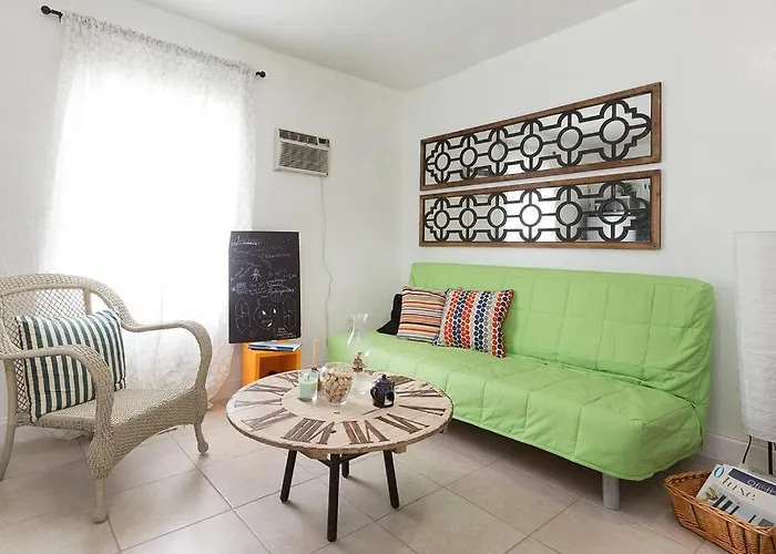 1 Bedroom Apt Near Coconut Grove