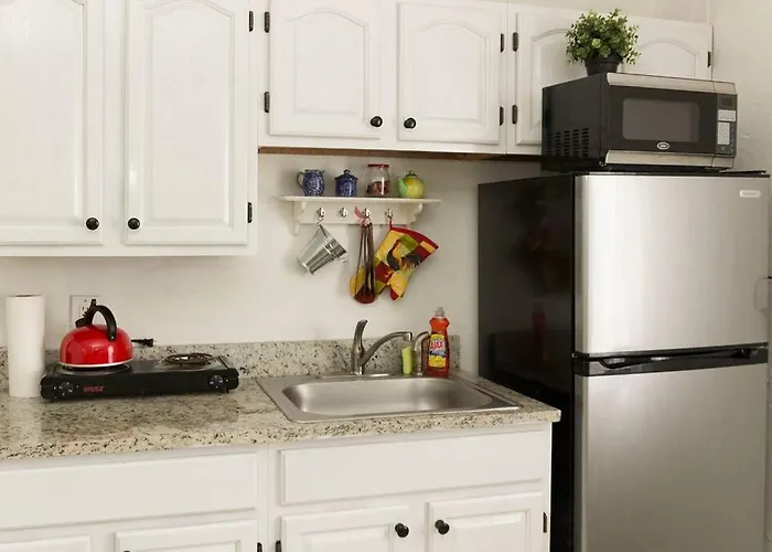 1 Bedroom Apt Near Coconut Grove